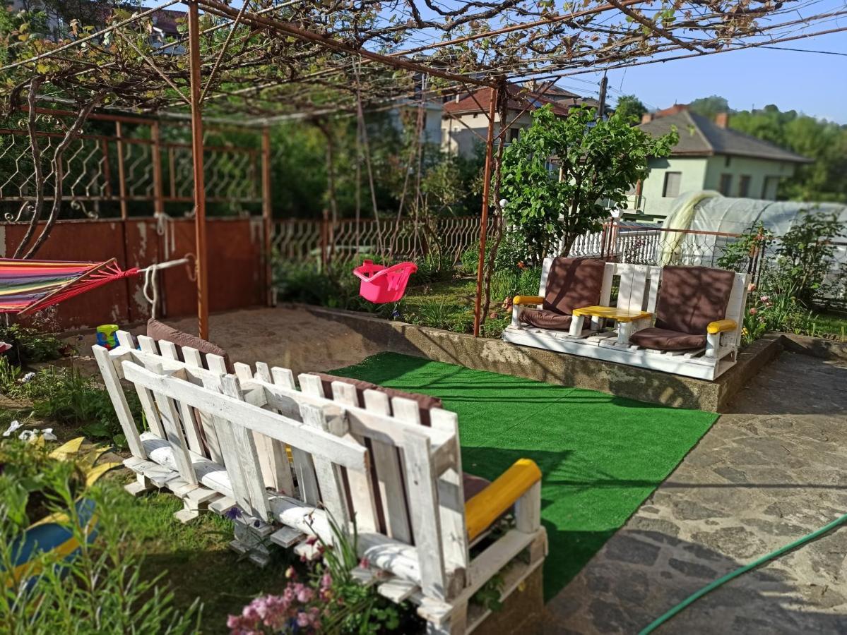 Guest Rooms Profirov Slatograd Exterior foto