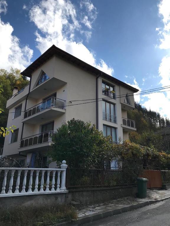 Guest Rooms Profirov Slatograd Exterior foto
